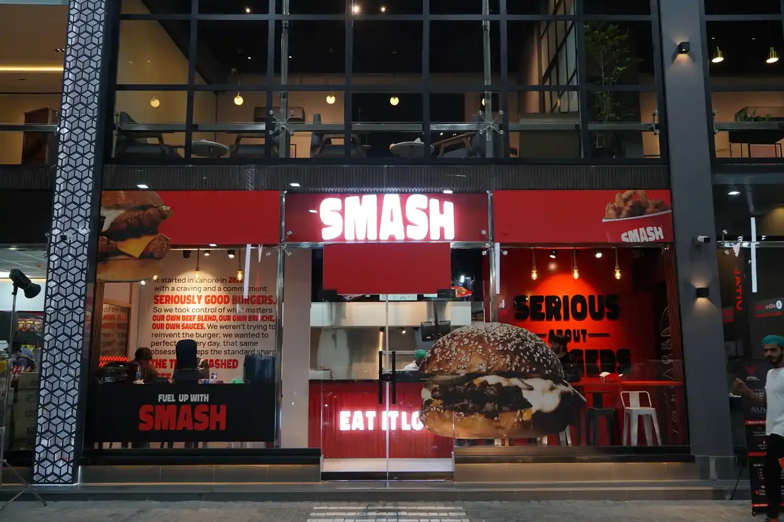 Smash food outlet and convenience offering